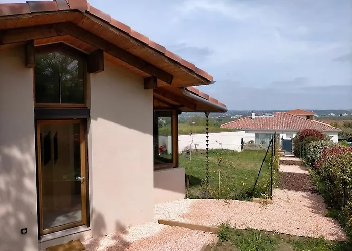 Studio Ambiance Verdoyante Et Vue Sur La Vallee